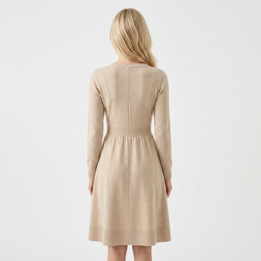 Beigefarbenes Strickkleid