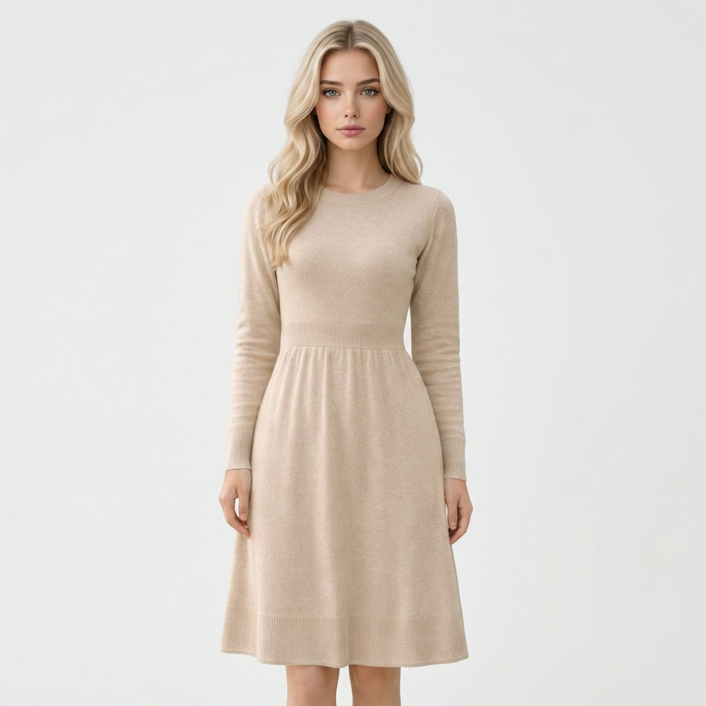 Beigefarbenes Strickkleid
